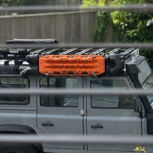 Rack mounted water tank